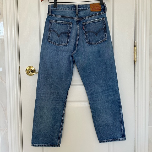 Levi’s Wedgie Straight Distressed Mid-Wash Jeans - Picture 2 of 4